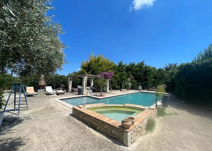 Privée Au Mas Des Fontaines 3*