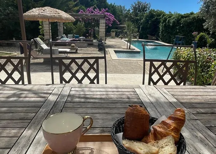 Bed & Breakfast Privée Au Mas Des Fontaines 3*